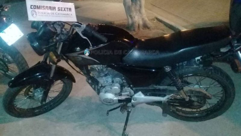 Joven escapó de policías en moto, pero lo atraparon