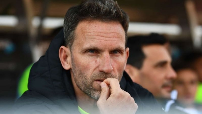 Godoy Cruz echó al DT Bernardi y puso al de la reserva