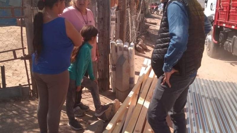 Entregan elementos para el hogar a familias de bajos recursos