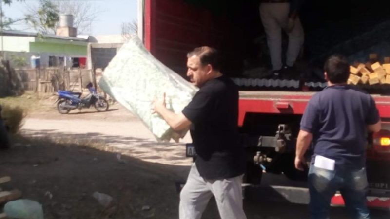 Entregan elementos para el hogar a familias de bajos recursos