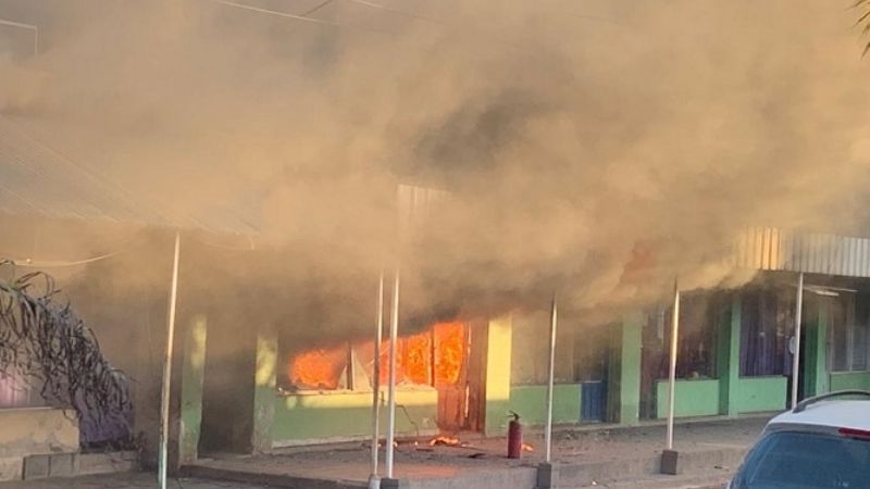 Impresionante incendio en un local de Recreo