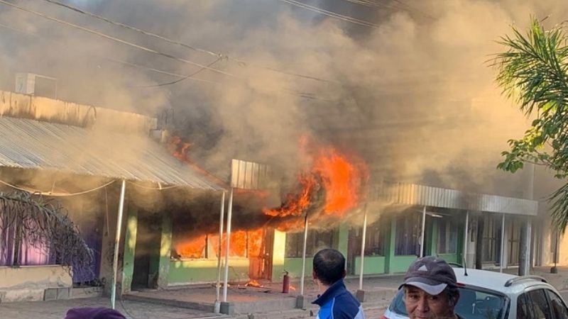 Impresionante incendio en un local de Recreo