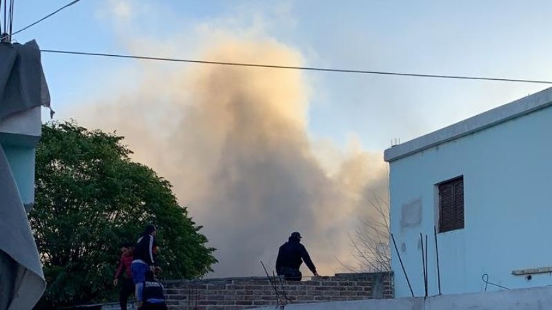 Impresionante incendio en un local de Recreo