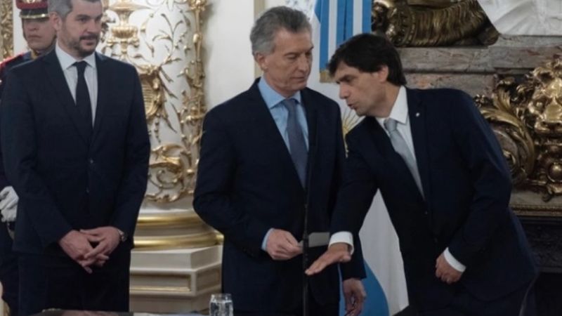 Macri: "El equipo económico se comprometió a mantener el dólar como está"