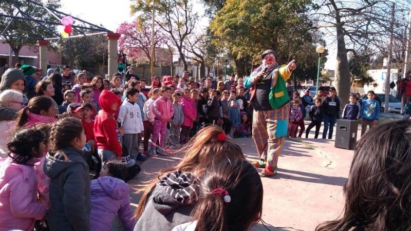 Cientos de niños festejaron su día en la parroquia de San José Obrero