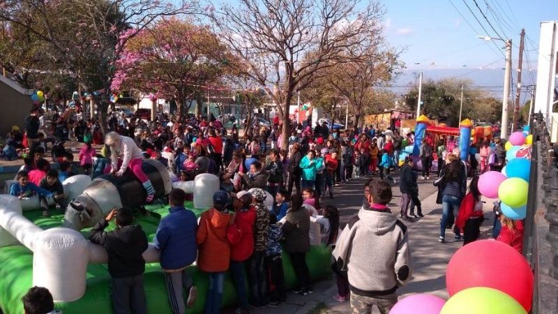 Cientos de niños festejaron su día en la parroquia de San José Obrero