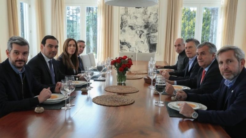 Macri almorzó con gobernadores y ministros para ajustar la estrategia electoral