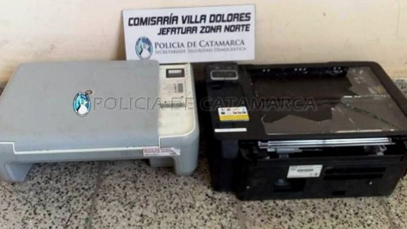 Encuentran dos impresoras ocultas en un baldío
