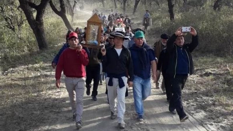 Más de un centenar de peregrinos hicieron 26 kilómetros junto a San Roque