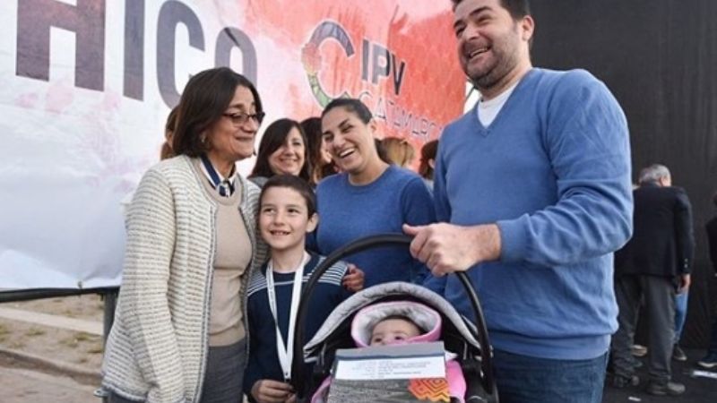 Entregan 60 viviendas en Valle Chico