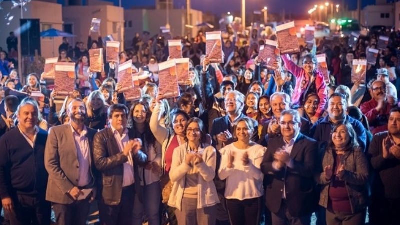 Entregan 60 viviendas en Valle Chico