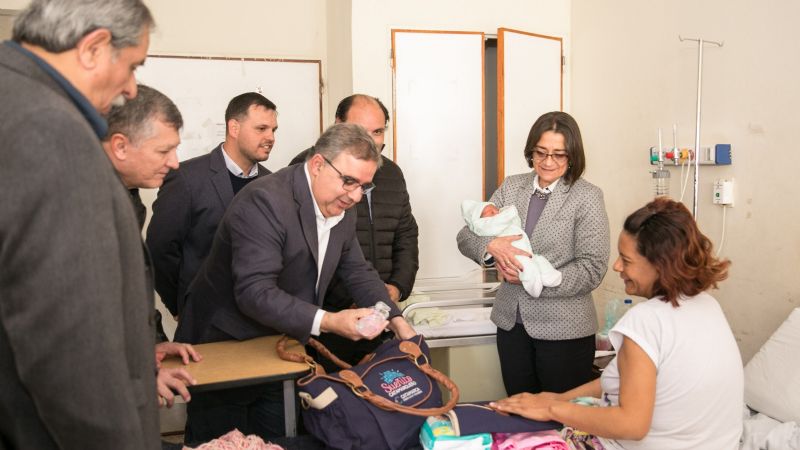 Lucía entregó los primeros kits de “Sueñito catamarqueño”