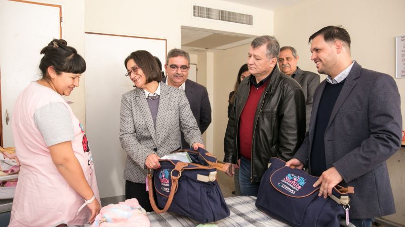 Lucía entregó los primeros kits de “Sueñito catamarqueño”
