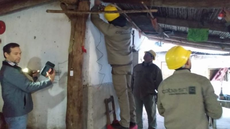 Tras 20 años de iluminarse con velas, ahora tienen iluminación fotovoltaica