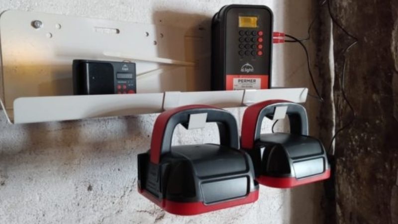 Tras 20 años de iluminarse con velas, ahora tienen iluminación fotovoltaica