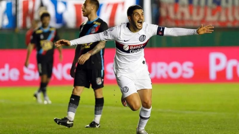 San Lorenzo venció 2-0 a Arsenal y lidera la Superliga