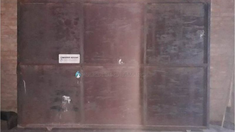 Policías recuperan un portón robado