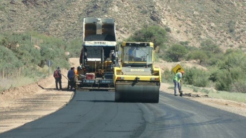 Ruta 60: tareas de bacheo entre Casa de Piedra y Las Salinas