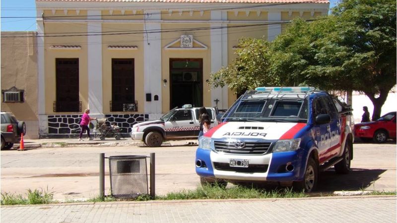 Aprehenden a tres jóvenes por robar pasas de uvas en una finca