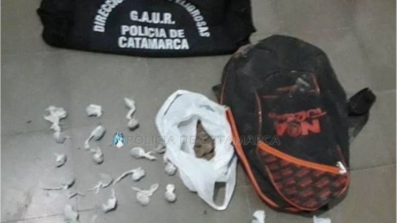 Sorprendidos cuando fraccionaban droga para vender