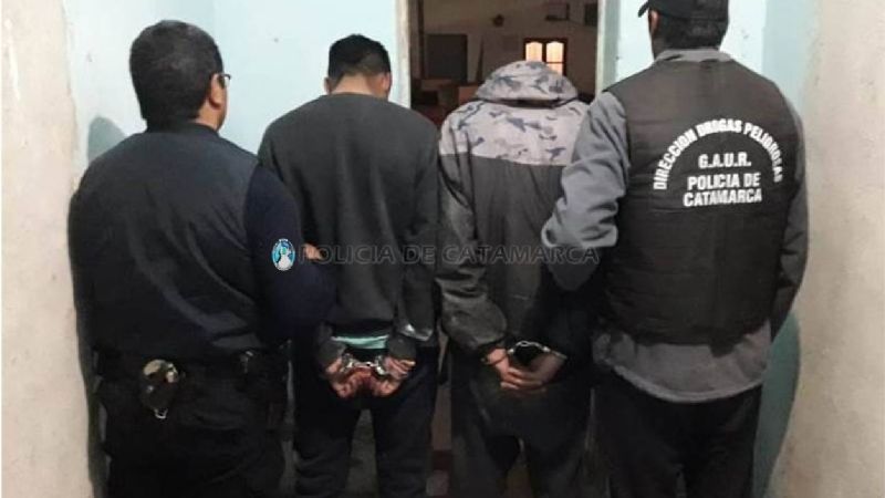 Sorprendidos cuando fraccionaban droga para vender