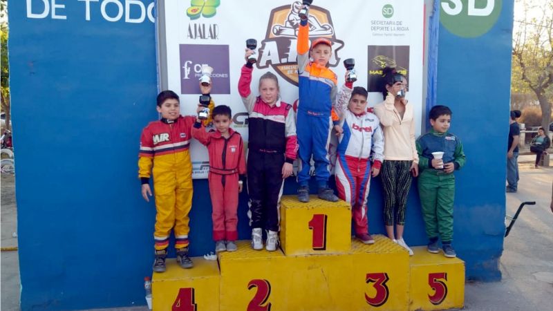 Pequeños pilotos catamarqueños se lucieron en el karting riojano
