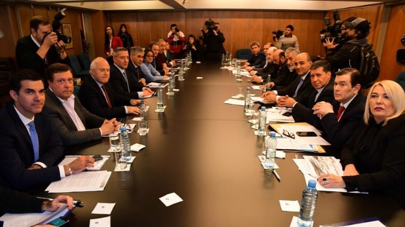 ¿Quiénes son los gobernadores que se bajaron del reclamo en la Corte?