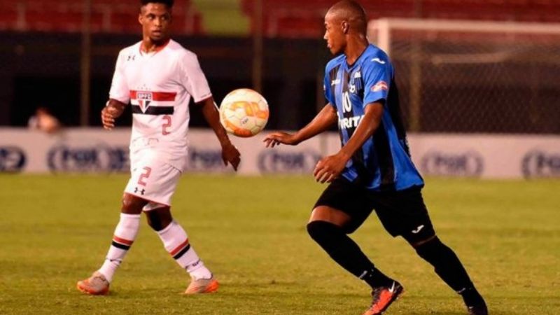 Ordenan detener en Paraguay a De la Cruz