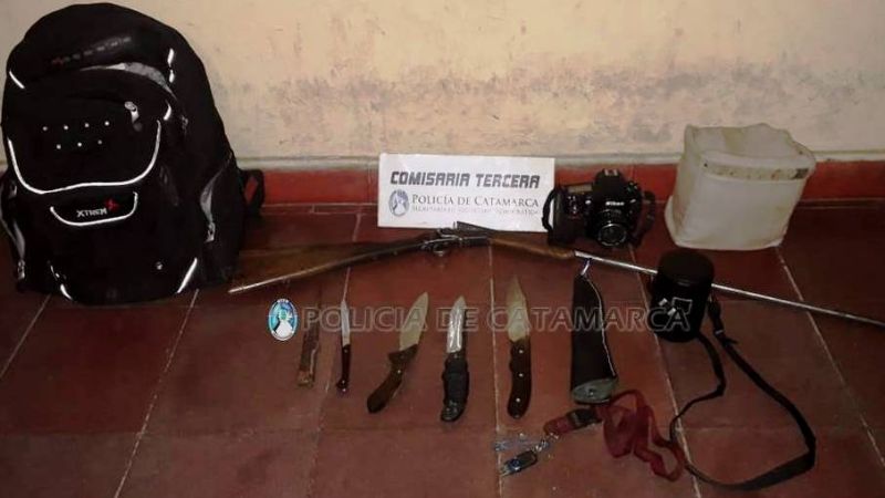 Tenía en el auto armas blancas, escopeta y cámara de fotos