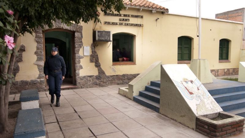 Arrestan a un joven molesto y a otro que vendió un celular bloqueado