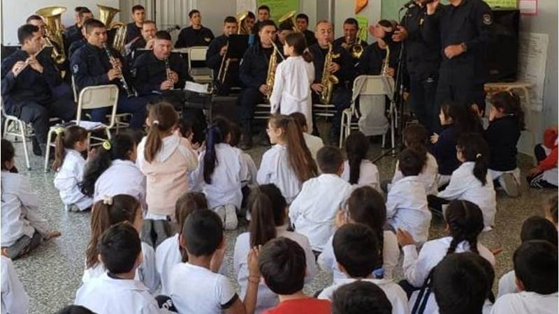 La Banda de Música de la Policía brindó un concierto didáctico