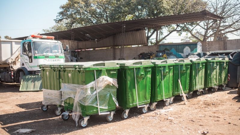 Nuevos contenedores y camión recolector para la ciudad