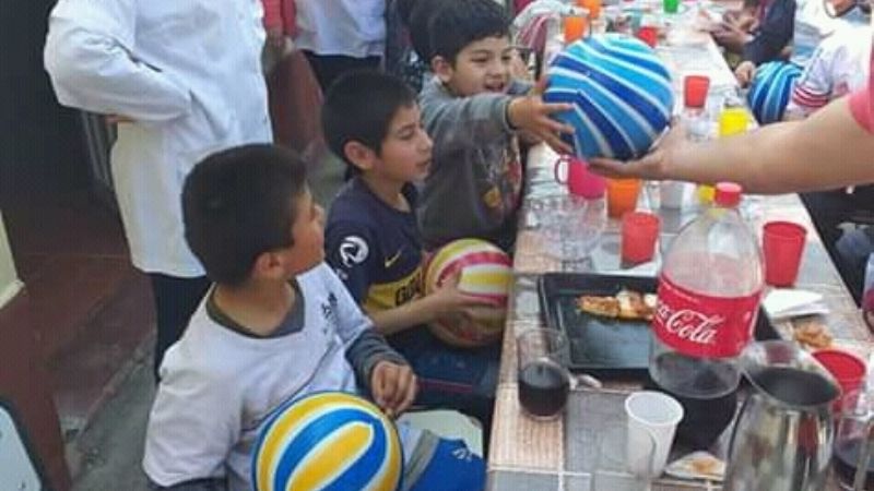 Fiesta para los niños en dos escuelas de El Alto