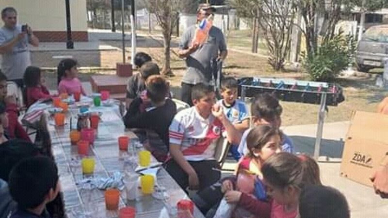 Fiesta para los niños en dos escuelas de El Alto