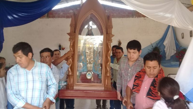 La Madre del Valle visitó a sus hijos en las periferias de Orán