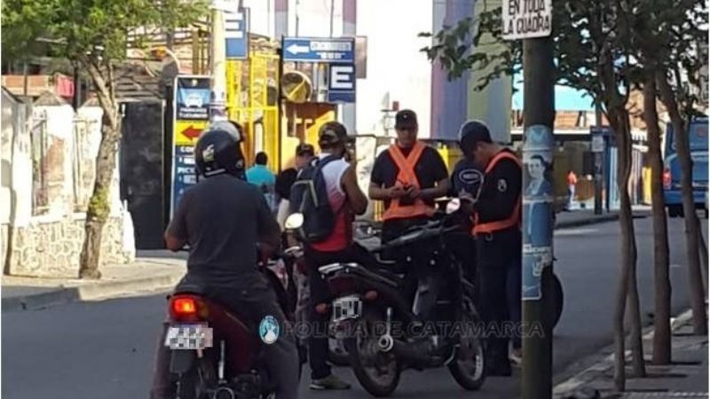 Casi 70 vehículos secuestrados y seis arrestados en controles