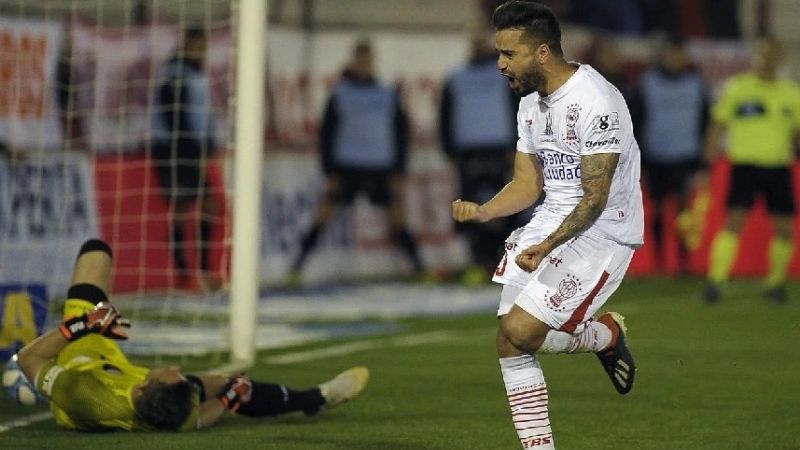 Huracán venció a Colón abriendo la 2da. fecha de la Superliga