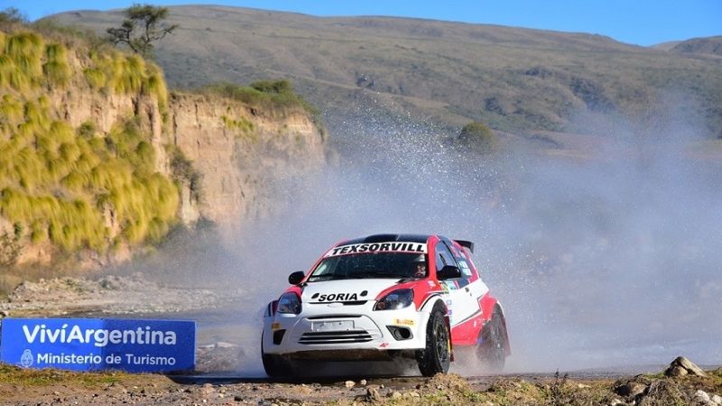 Nalbandián va ganando la carrera; Sampayo la RC2N