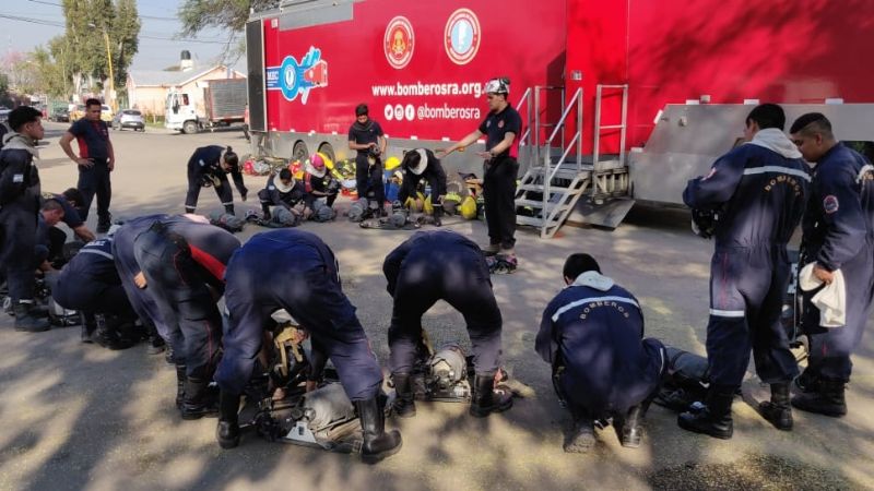 CEMEC capacita a bomberos voluntarios