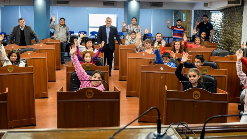 Alumnos de la Escuela Primaria de San Antonio en el Senado