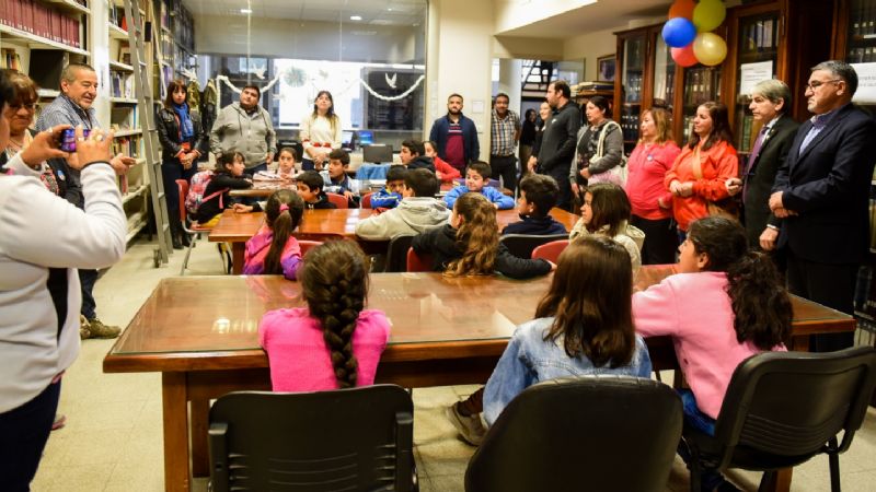 Alumnos de la Escuela Primaria de San Antonio en el Senado