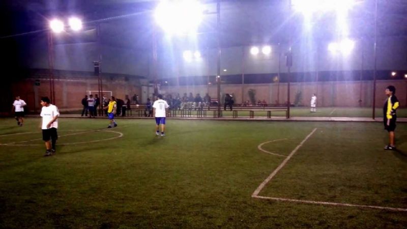 Adolescente se golpeó la cabeza jugando al fútbol y terminó en el hospital