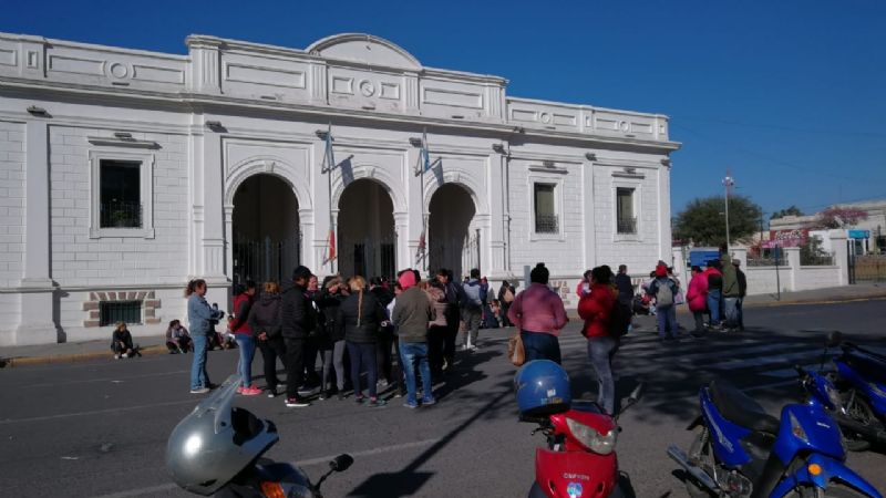Desocupados cortan calles en el centro