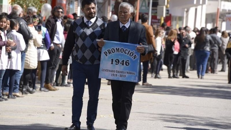 Todas las promociones participaron del cumpleaños 100 de la Escuela Abel Acosta