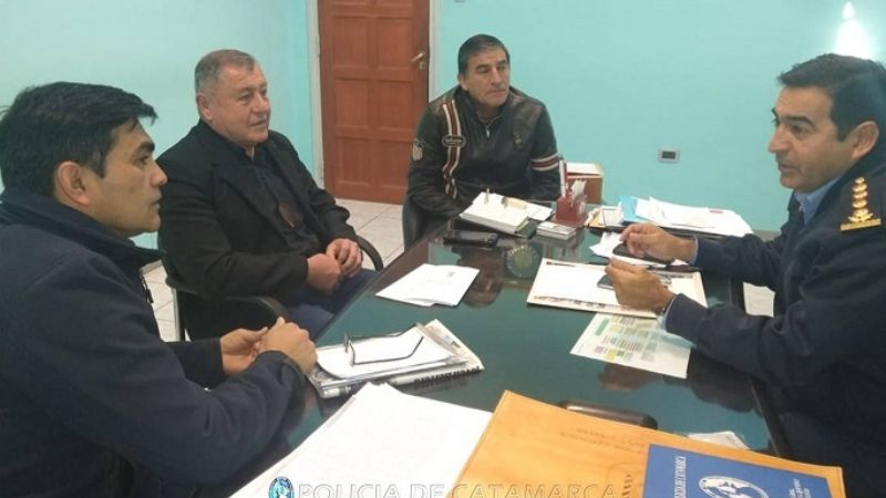 Quevedo se reunió con policías retirados