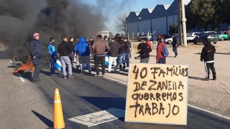 Protesta de trabajadores de Zanella en Cruz del Eje