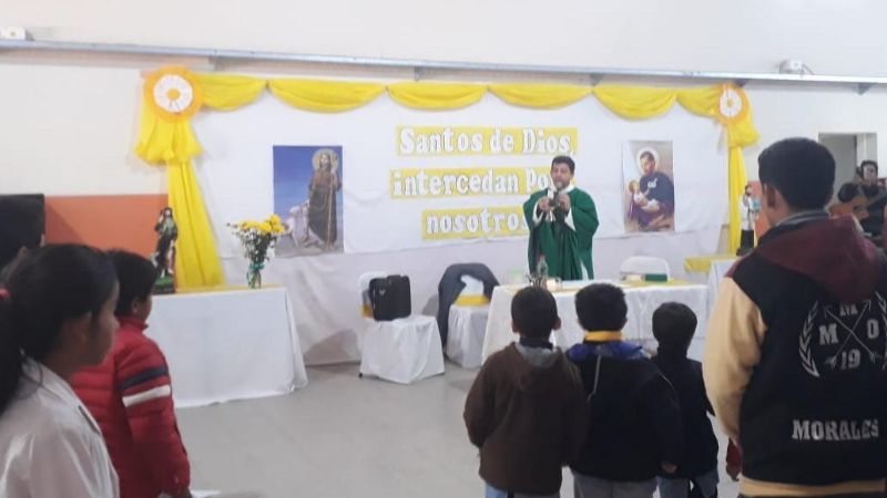 Las imágenes de San Roque y San Cayetano visitan escuela