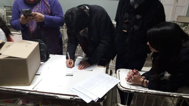 Alumnos de Teatro consiguieron y entregaron libretas estudiantiles