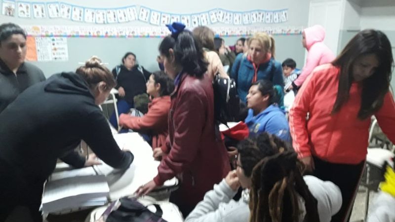 Alumnos de Teatro consiguieron y entregaron libretas estudiantiles