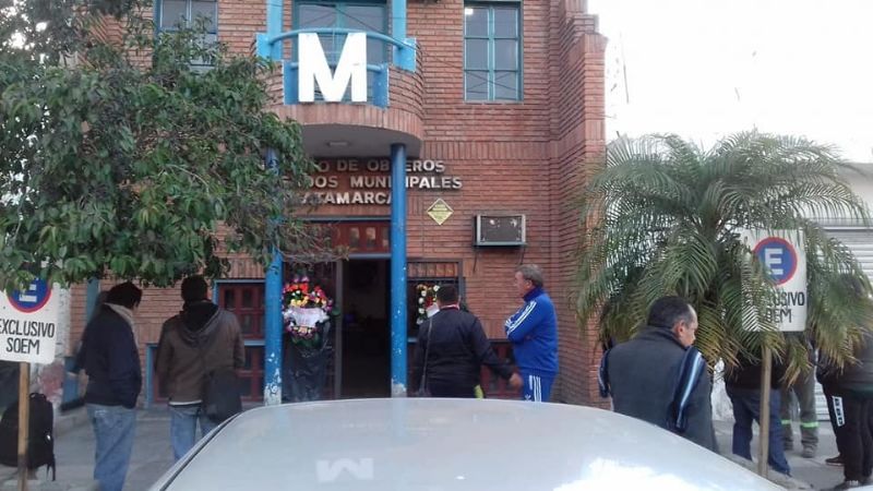 El SOEM amaneció con coronas dedicadas a Arévalo